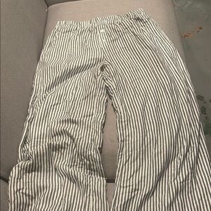 Sincerely Jules Gray wide leg pants with Pinstripe Pattern
Womens size large